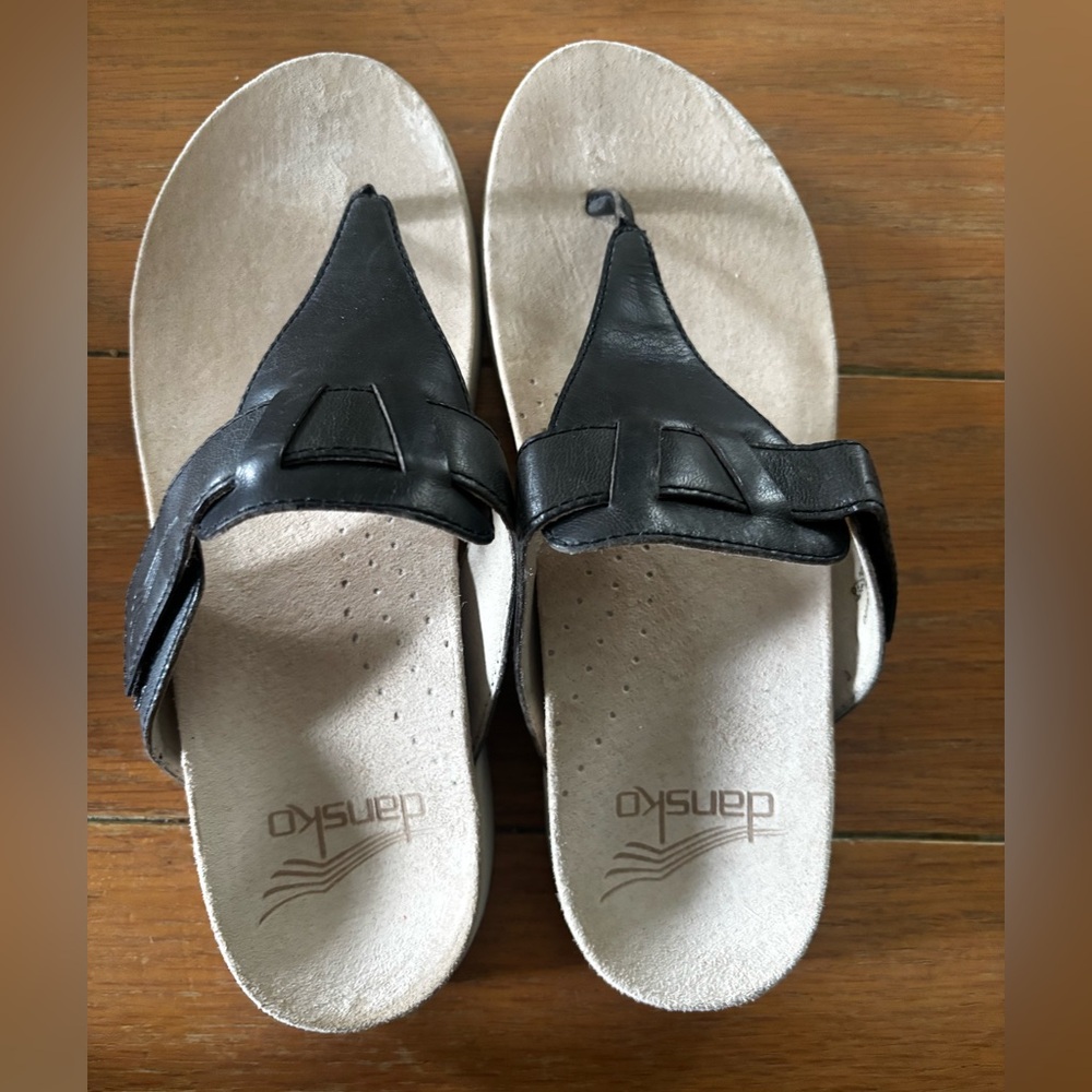 Dansko Black Leather Toe-Thong Sandals with Beige Footbeds. NWOT.